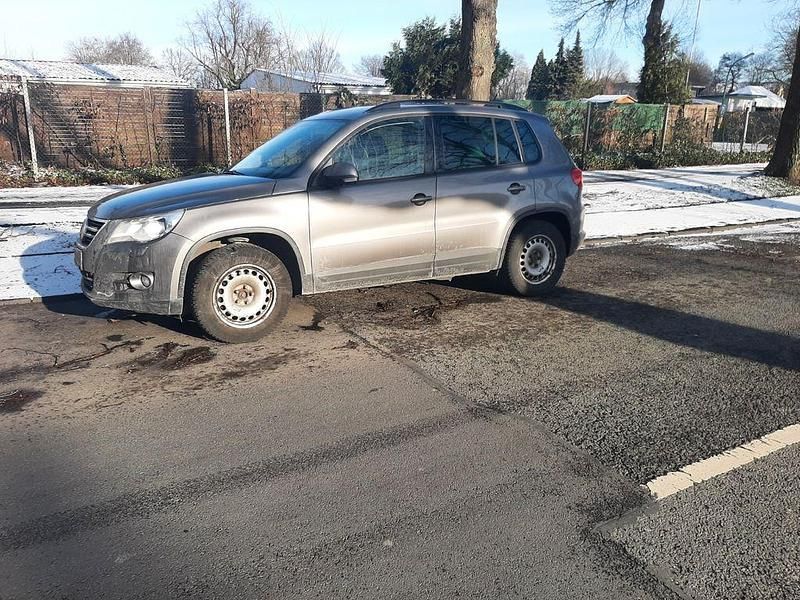 Grau Gebraucht 2011 VW Tiguan Trendline SUV | 5.890 € (Guter Preis) - Bild 1/4