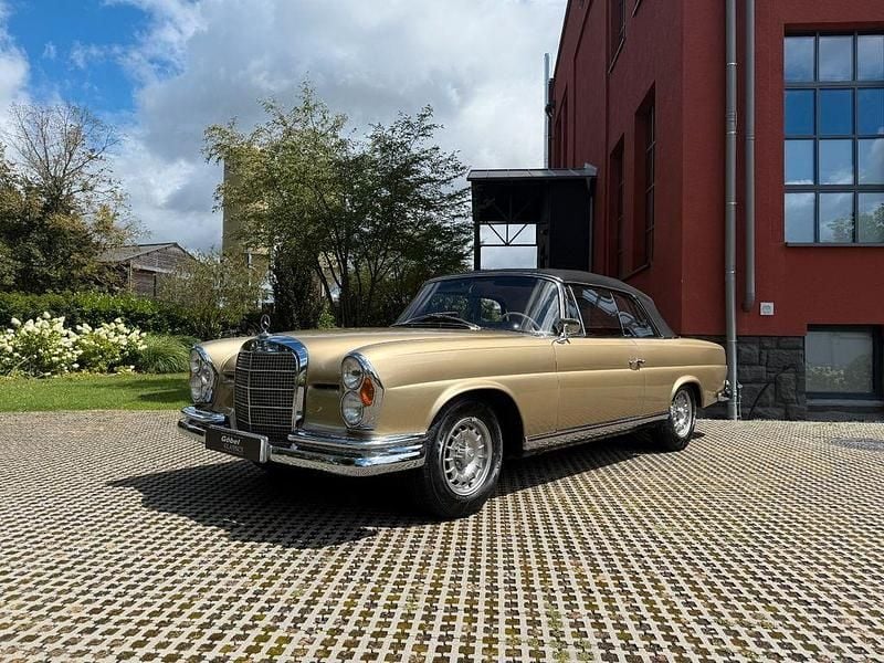 Gold Gebraucht 1968 Mercedes 280 SE Cabrio | 175.000 € - Bild 1/4