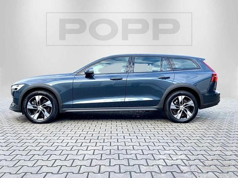 Gebraucht Volvo V60 CC 197 PS (144 kW) 2022 Blau Kombi