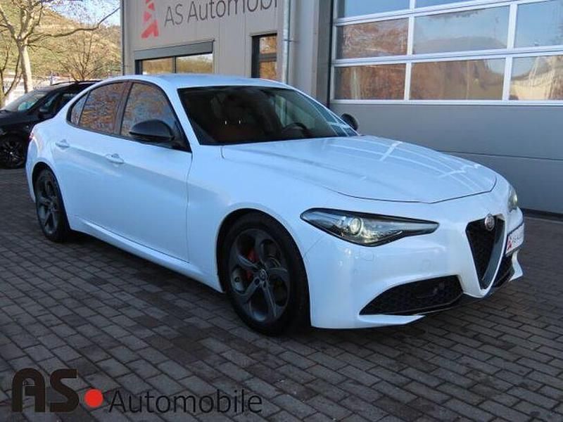 Weiß Gebraucht 2017 Alfa Romeo Giulia Super Limousine | 16.790 € (Fairer Preis) - Bild 1/4