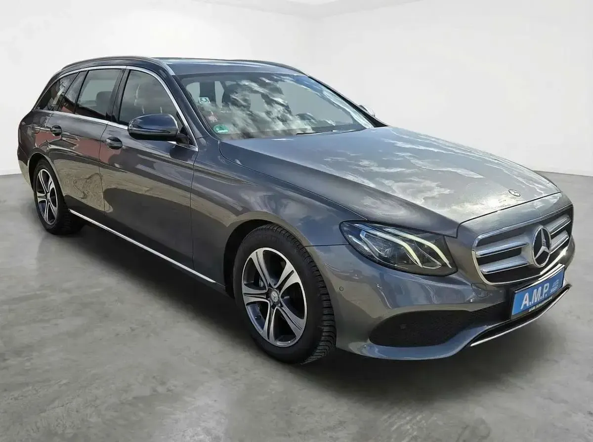 Gebraucht Mercedes E200 185 PS (136 kW) 2017 Selenitgrau Kombi