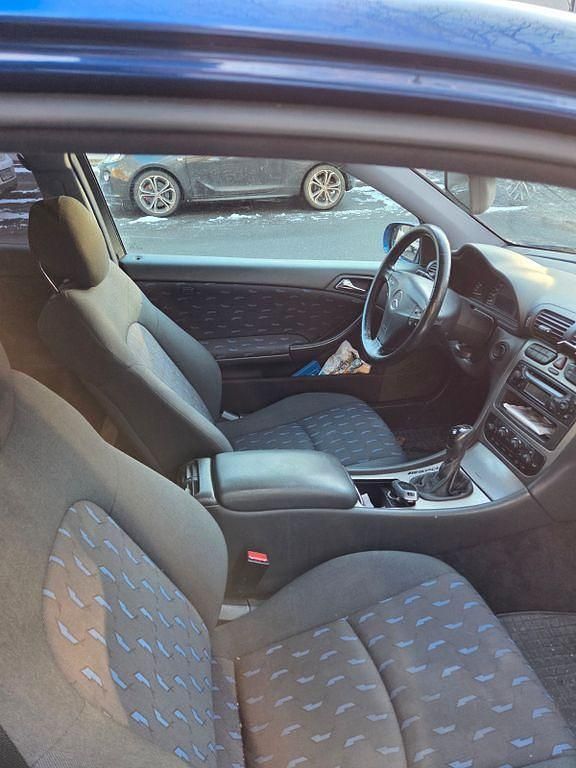 Gebraucht Mercedes C180 143 PS (105 kW) 2002 Blau Coupé