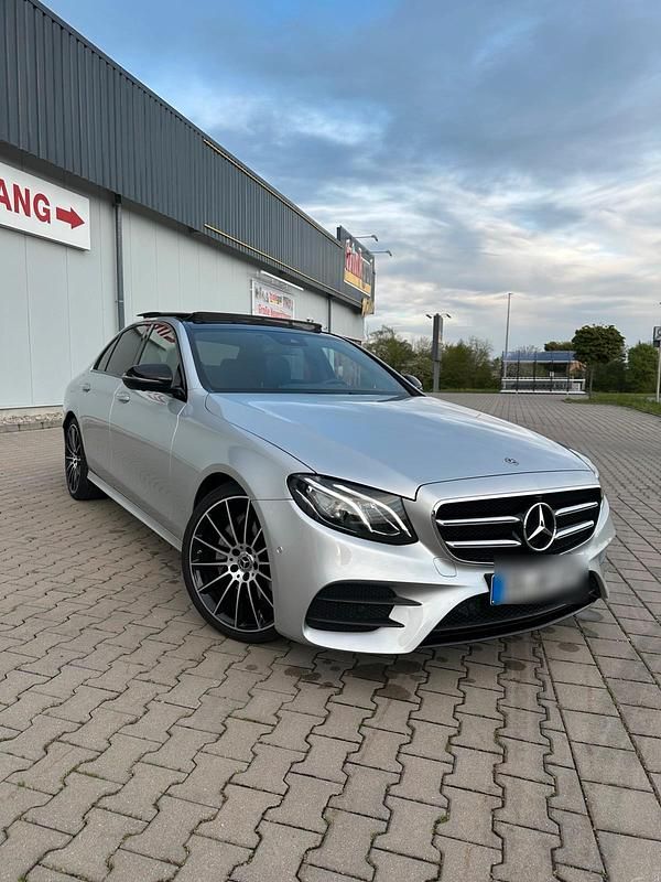 Silber Gebraucht 2019 Mercedes E200 AMG Limousine | 29.000 € (Etwas zu teuer) - Bild 1/4
