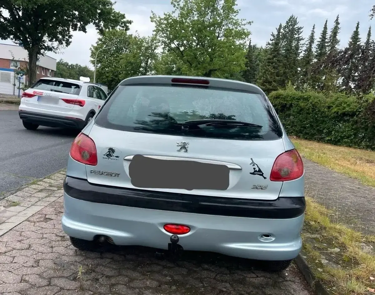 Gebraucht Peugeot 206 75 PS (55 kW) 2003 Silber Kleinwagen