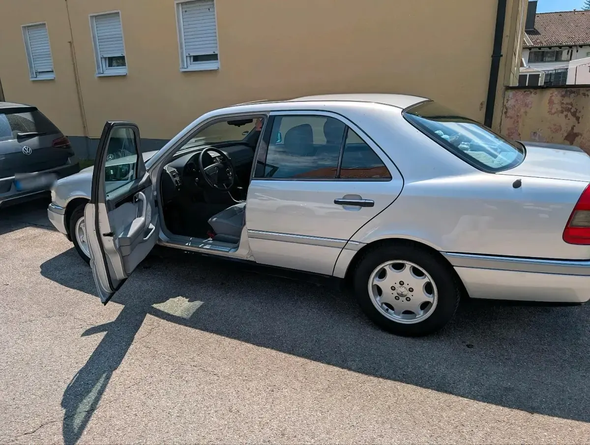 Gebraucht Mercedes C280 193 PS (141 kW) 1996 Silber Limousine