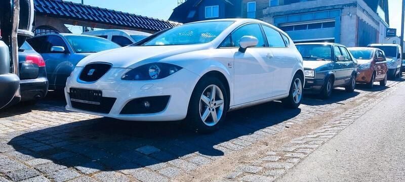 Weiß Gebraucht 2009 Seat Leon Limousine | 3.800 € - Bild 1/4