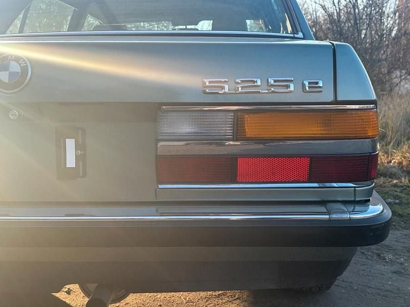 Gebraucht BMW 525 122 PS (89 kW) 1985 Grün Limousine