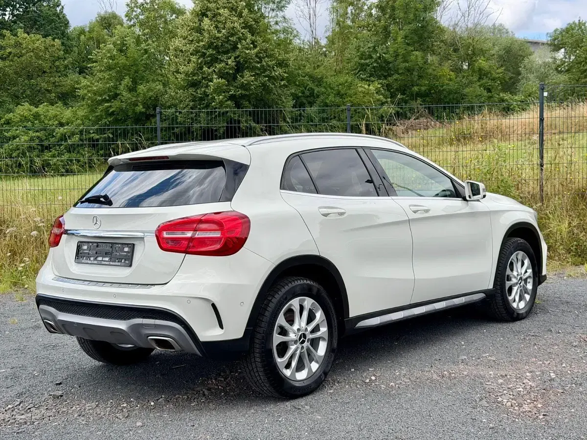 Gebraucht Mercedes GLA200 AMG line 156 PS (114 kW) 2015 Weiß SUV