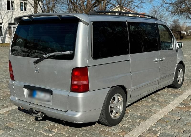 Second-hand Mercedes Vito 122 CP (89 kW) 2003 Argintiu Van