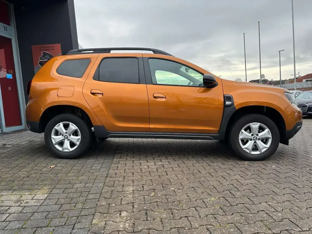Używany Dacia Duster Comfort 101 KM (74 kW) 2020 Pomarańczowy SUV