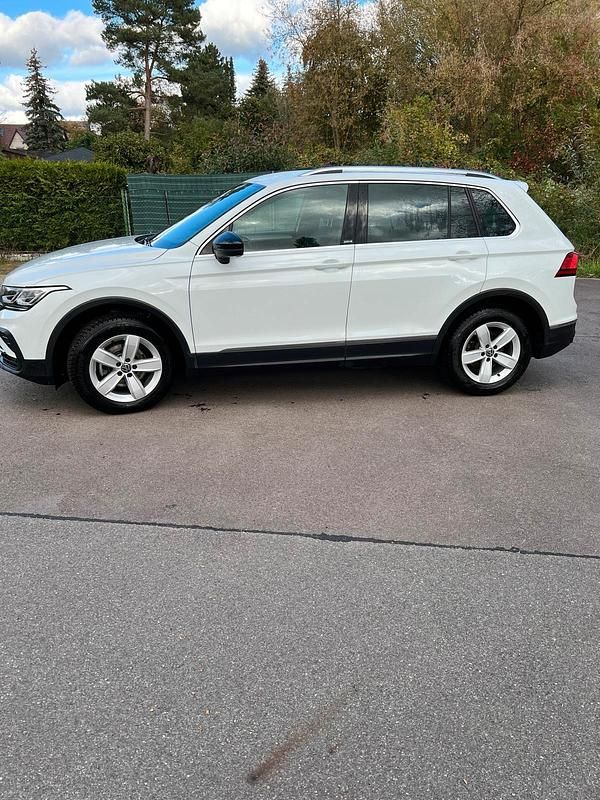 Gebraucht VW Tiguan Move 130 PS (95 kW) 2023 Weiß SUV