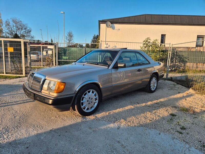 Gold Gebraucht 1989 Mercedes 300 Coupé | 5.499 € - Bild 1/4