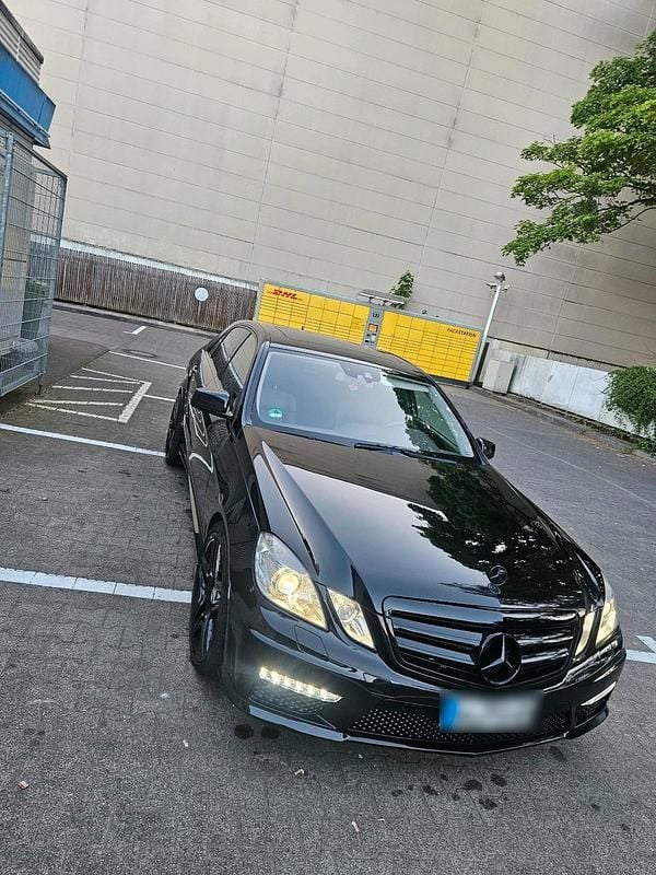 Schwarz Gebraucht 2010 Mercedes E350 AMG Limousine | 9.999 € (Superpreis) - Bild 1/4