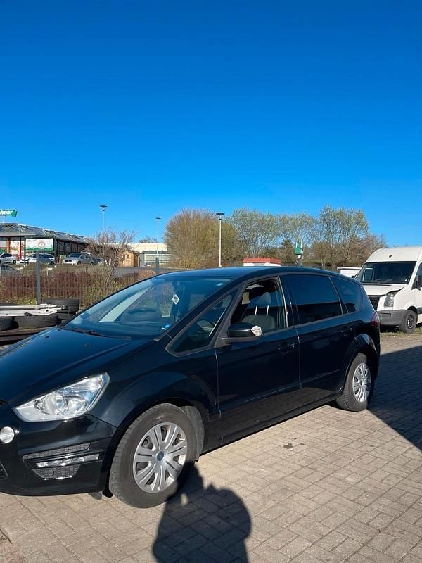 Używany Ford S-MAX S 140 KM (102 kW) 2014 Czarny Minivan