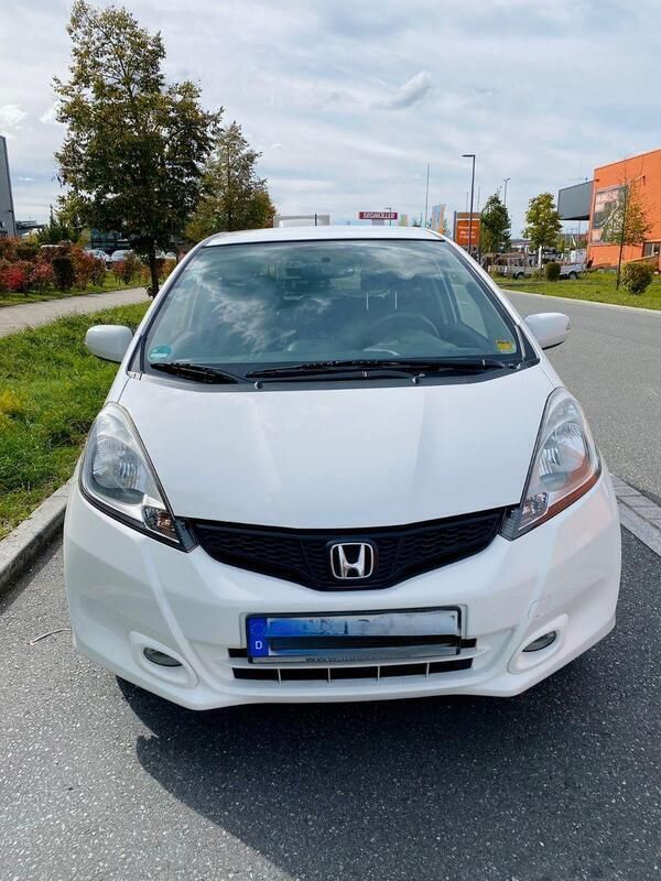 Weiß Gebraucht 2012 Honda Jazz Comfort Kleinwagen | 5.800 € (Etwas zu teuer) - Bild 1/4