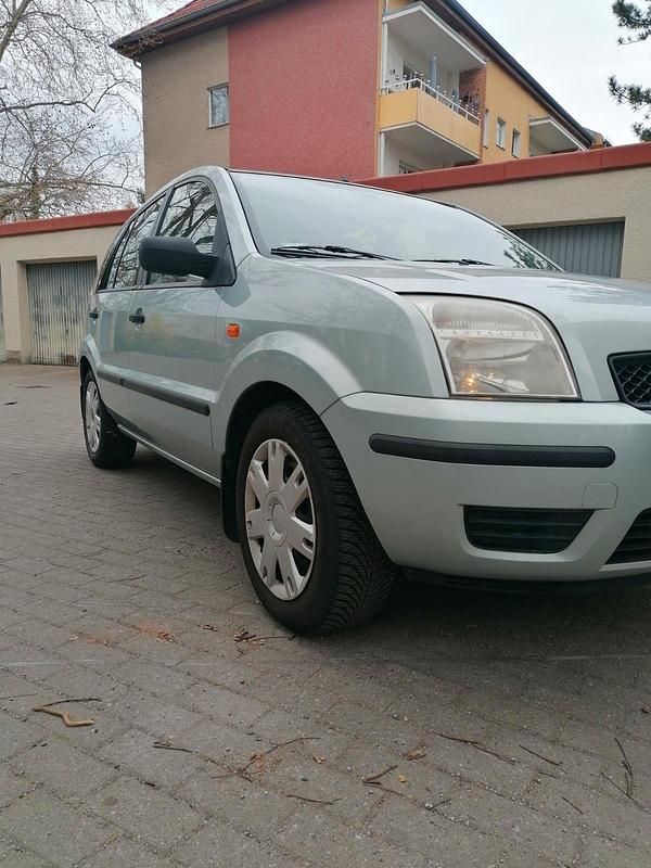 Second-hand Ford Fusion 80 CP (58 kW) 2003 Andere farben Hatchback