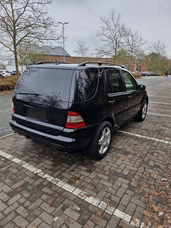 Gebraucht Mercedes ML270 163 PS (119 kW) 2003 Schwarz SUV