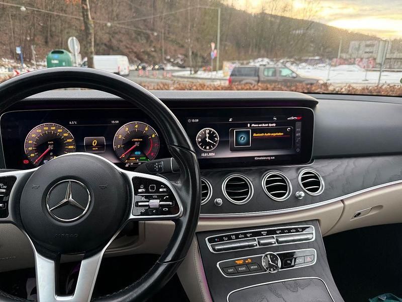 Gebraucht Mercedes E350 Avantgarde 299 PS (219 kW) 2018 Schwarz Limousine