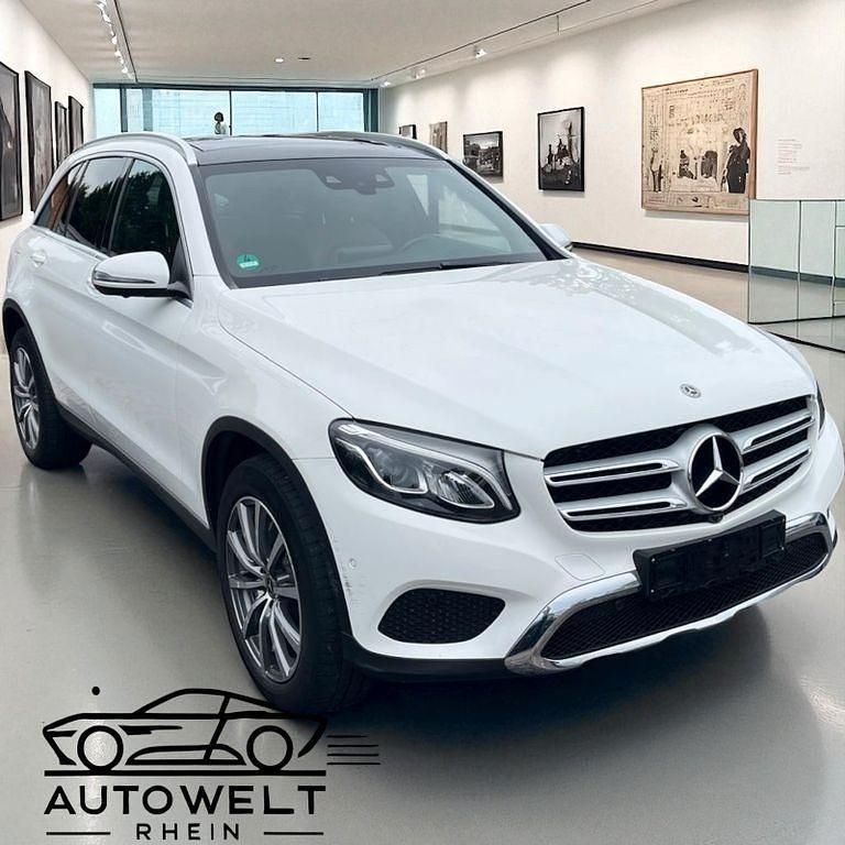 Weiß Gebraucht 2017 Mercedes GLC350 SUV | 29.990 € (Fairer Preis) - Bild 1/4