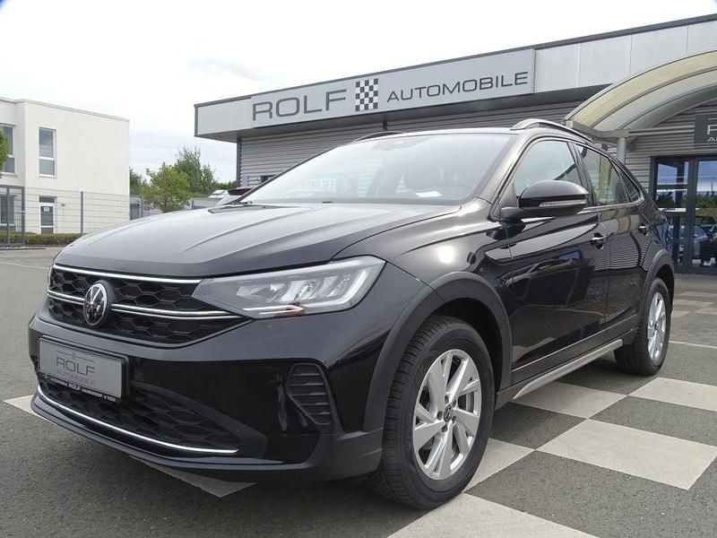 Schwarz deep black perleffekt (metallic) Gebraucht 2024 VW Taigo Life SUV | 19.480 € (Fairer Preis) - Bild 1/3