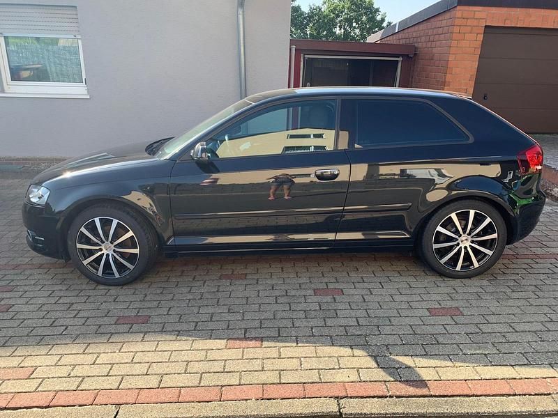 Gebraucht Audi A3 125 PS (91 kW) 2011 Schwarz Kleinwagen