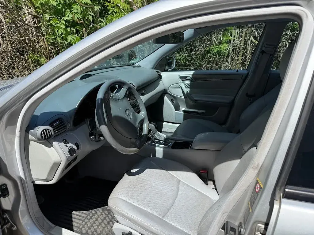Gebraucht Mercedes C220 150 PS (110 kW) 2003 Silber Limousine