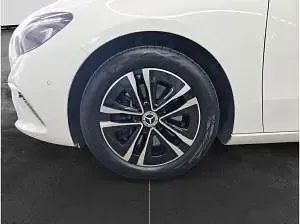 Gebraucht Mercedes B250 163 PS (119 kW) 2023 Weiß (polarweiss) Kleinwagen