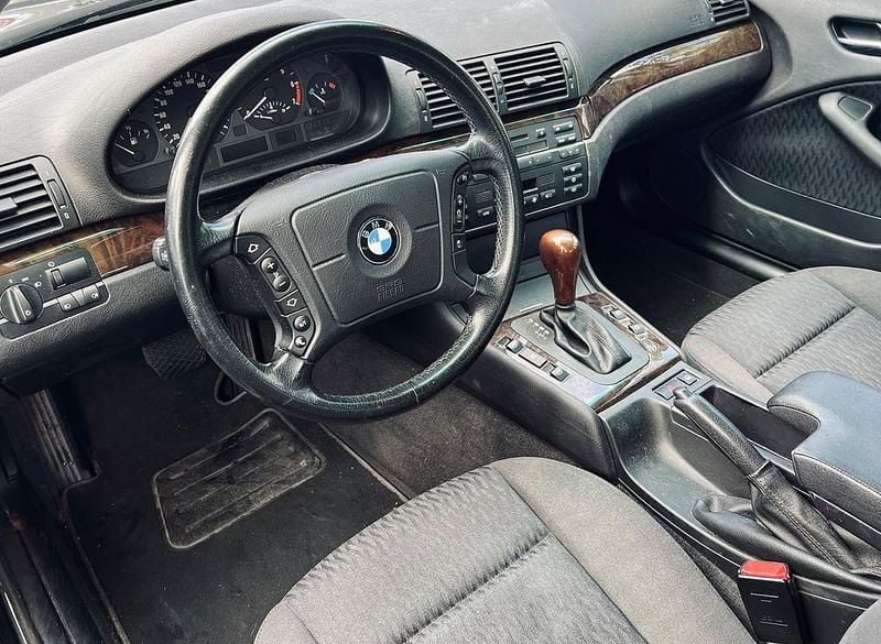 Usado BMW 323 170 HP (125 kW) 2000 Preto Sedan
