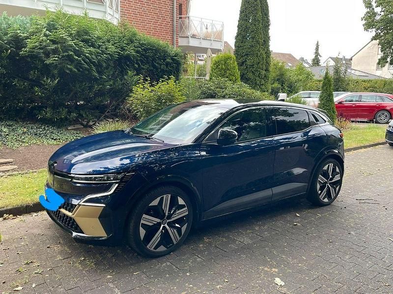 Blau Gebraucht 2023 Renault Mégane Iconic Limousine | 22.900 € (Superpreis) - Bild 1/4