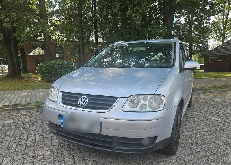 Silber Gebraucht 2004 VW Touran Van / Kleinbus | 900 € (Superpreis) - Bild 1/4