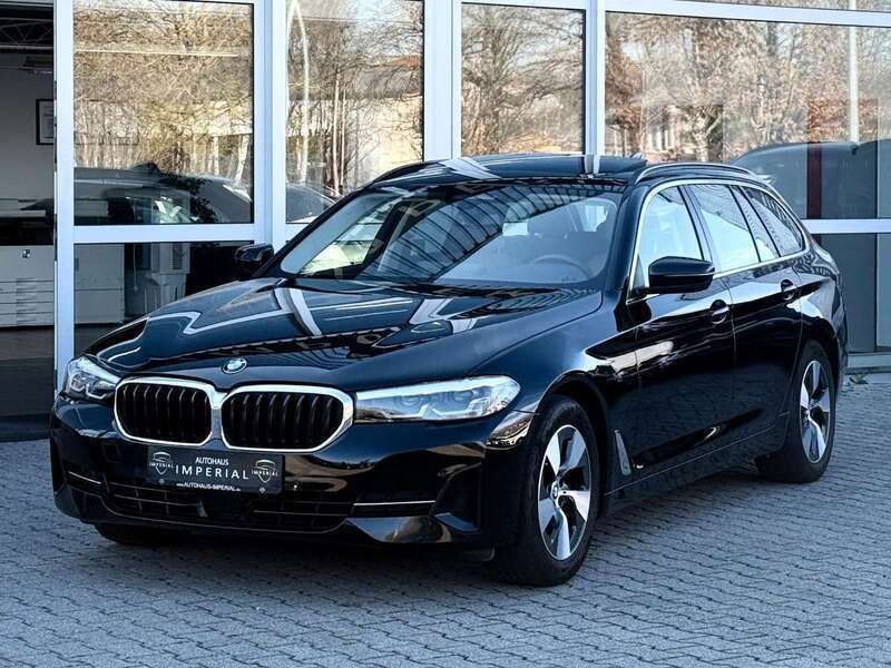 Schwarz ii Gebraucht 2021 BMW 520 Kombi | 28.850 € (Guter Preis) - Bild 1/4