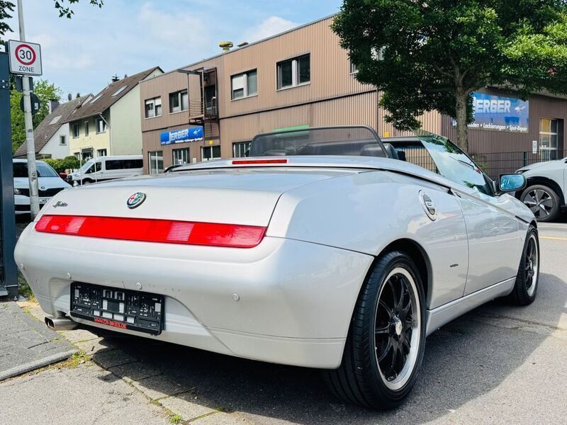 Gebraucht Alfa Romeo Spider 144 PS (105 kW) 1999 Silber Cabrio
