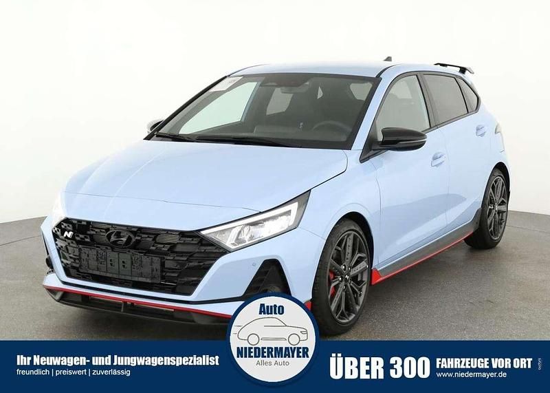 Performance blue Neu 2025 Hyundai i20 Limousine | 32.995 € (Teuer) - Bild 1/4