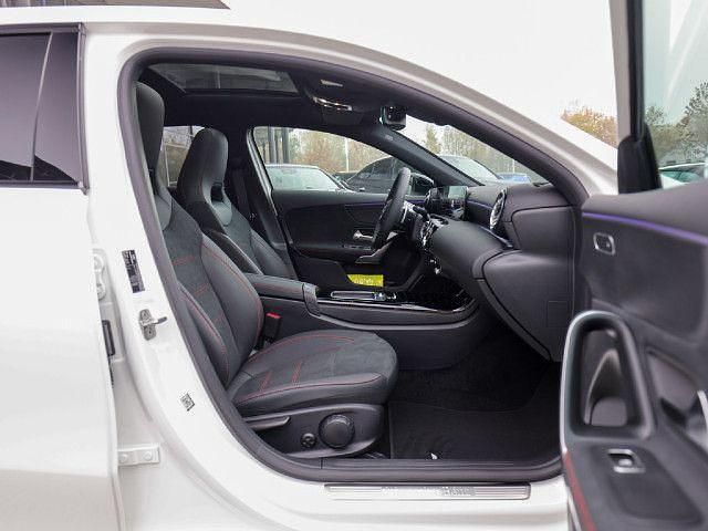 Weiß Gebraucht 2024 Mercedes A200 AMG line Kleinwagen | 35.450 € (Teuer) - Bild 1/4