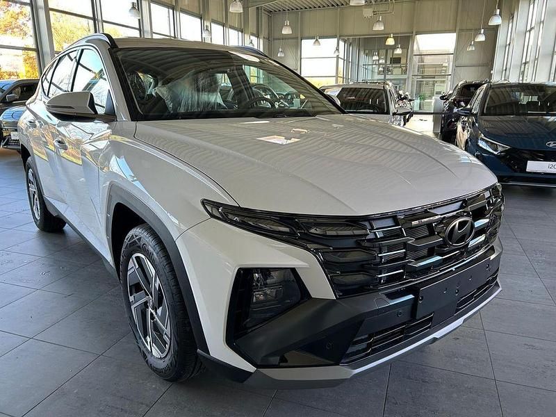 Atlas white Neu 2025 Hyundai Tucson Select SUV | 29.480 € (Guter Preis) - Bild 1/4