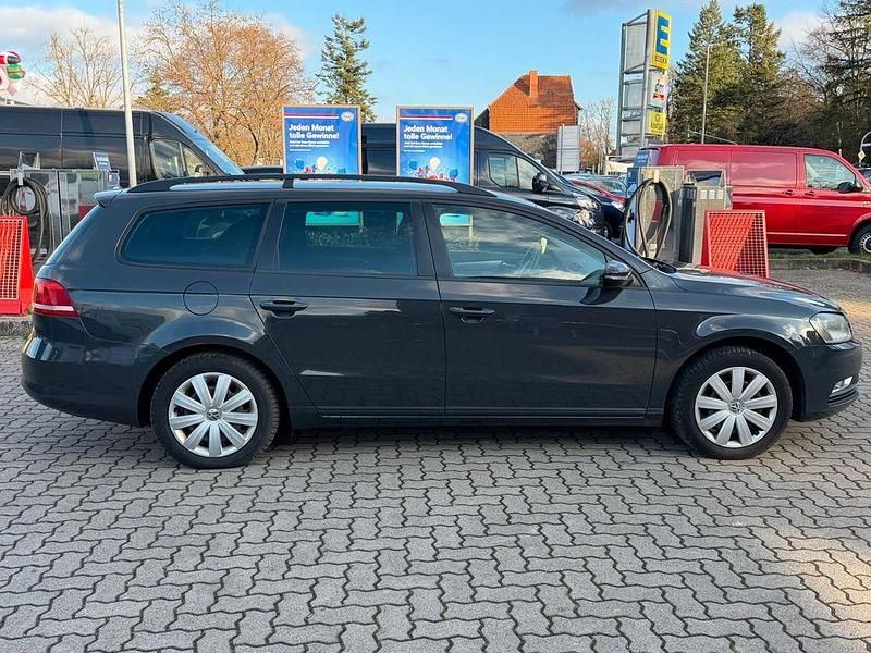 Gebraucht VW Passat Trendline 150 PS (110 kW) 2012 Grau Kombi