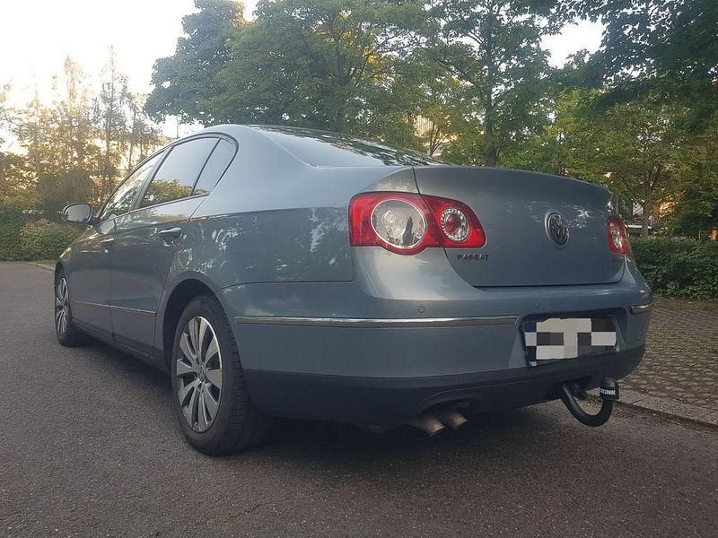 Grau Gebraucht 2008 VW Passat Limousine | 2.700 € (Superpreis) - Bild 1/4
