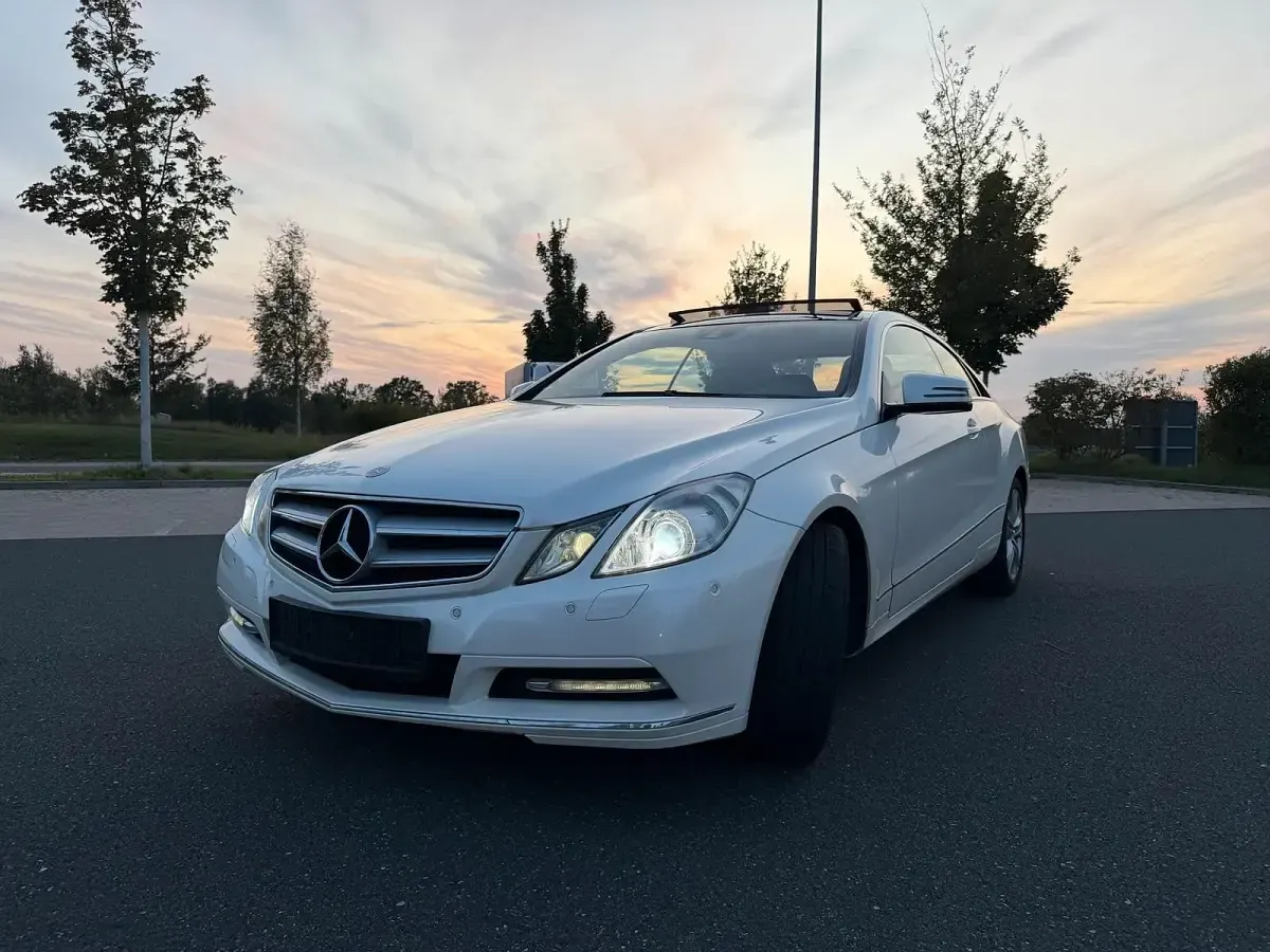 Gebraucht Mercedes E220 170 PS (125 kW) 2012 Weiß Coupé