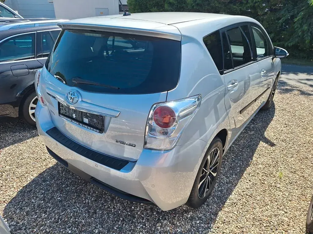 Gebraucht Toyota Verso Edition-S 147 PS (108 kW) 2018 Silber Van / Kleinbus