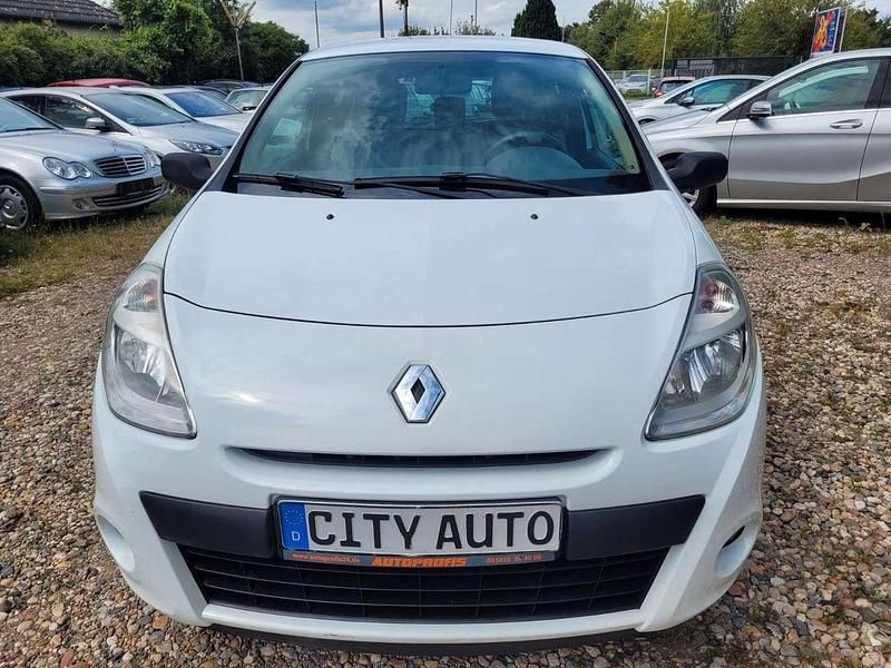 Gebraucht Renault Clio III Expression 75 PS (55 kW) 2009 Weiß Kleinwagen