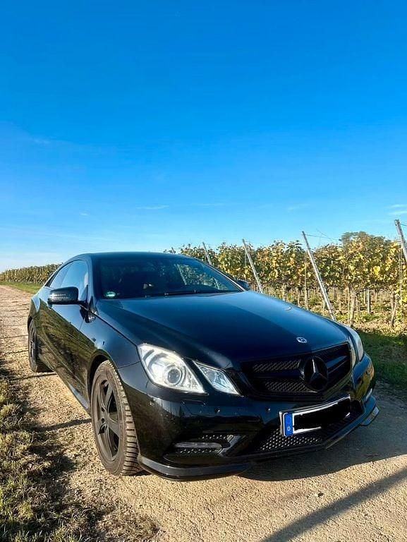 Schwarz Gebraucht 2012 Mercedes E350 Coupé | 11.900 € (Superpreis) - Bild 1/4