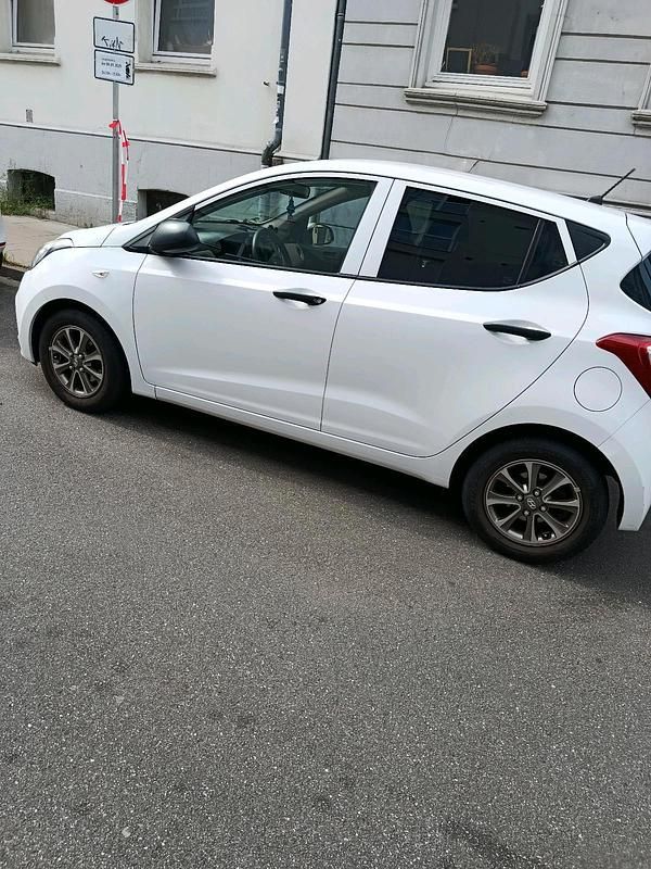 Weiß Gebraucht 2019 Hyundai i10 Kleinwagen | 7.500 € (Fairer Preis) - Bild 1/4