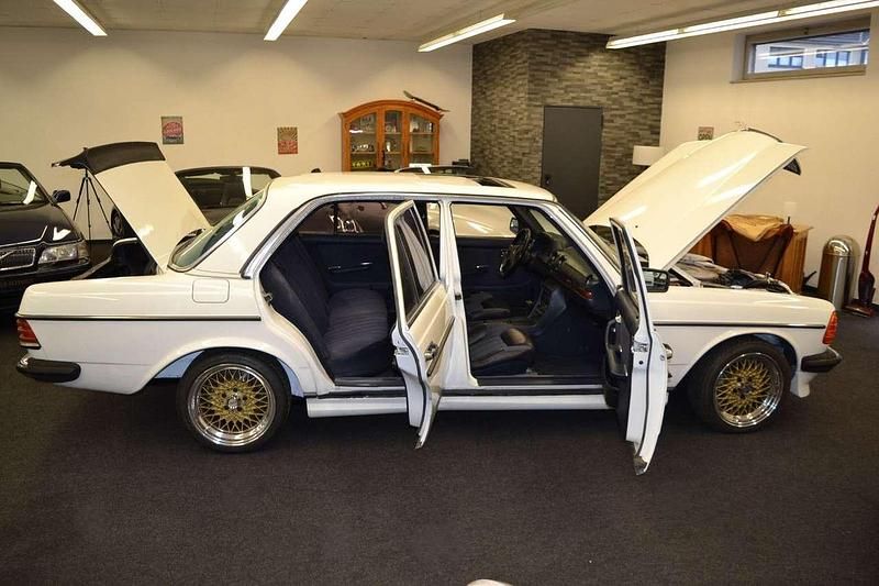 Classic weiss Gebraucht 1984 Mercedes 200 Limousine | 19.999 € - Bild 1/4