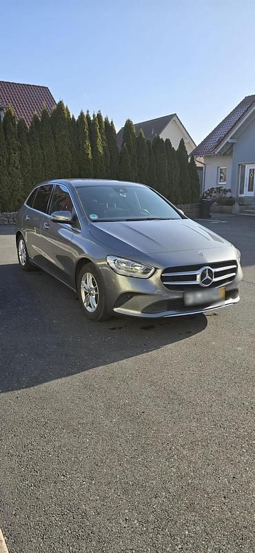 Gebraucht Mercedes B160 109 PS (80 kW) 2019 Grau Van / Kleinbus