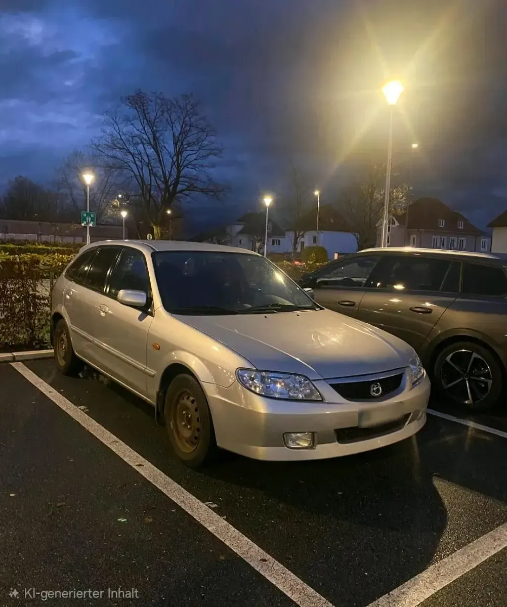 Usata Mazda 323 98 CV (72 kW) 2002 Argento Utilitaria