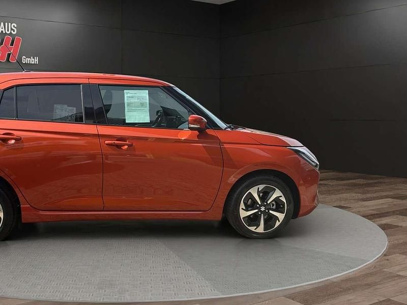 Gebraucht Suzuki Swift Comfort+ 82 PS (60 kW) 2025 Flame orange Kleinwagen