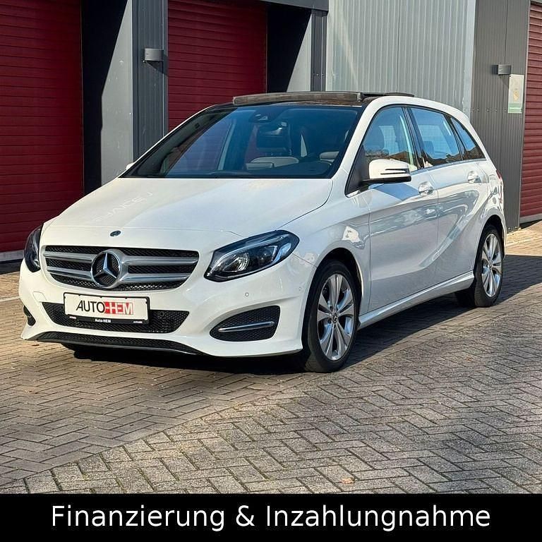 Weiß Gebraucht 2018 Mercedes B180 Style Van / Kleinbus | 16.990 € (Guter Preis) - Bild 1/4