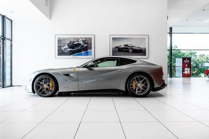 Grau Gebraucht 2015 Ferrari F12 | 269.000 € (Teuer) - Bild 1/4