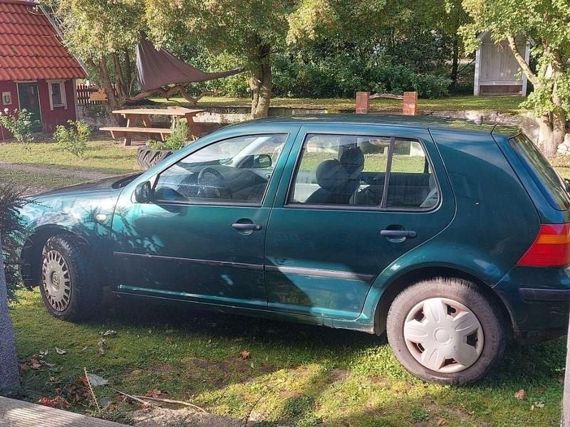 Grün Gebraucht 1999 VW Golf IV Limousine | 777 € (Fairer Preis) - Bild 1/4