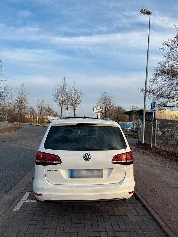 Gebraucht VW Sharan IQ Drive 150 PS (110 kW) 2019 Weiß Van / Kleinbus